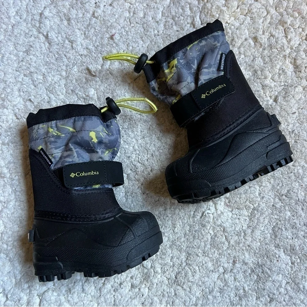 Columbia Powderbug Plus ll Two Tone Gray Camo Black Winter Boots Size 4